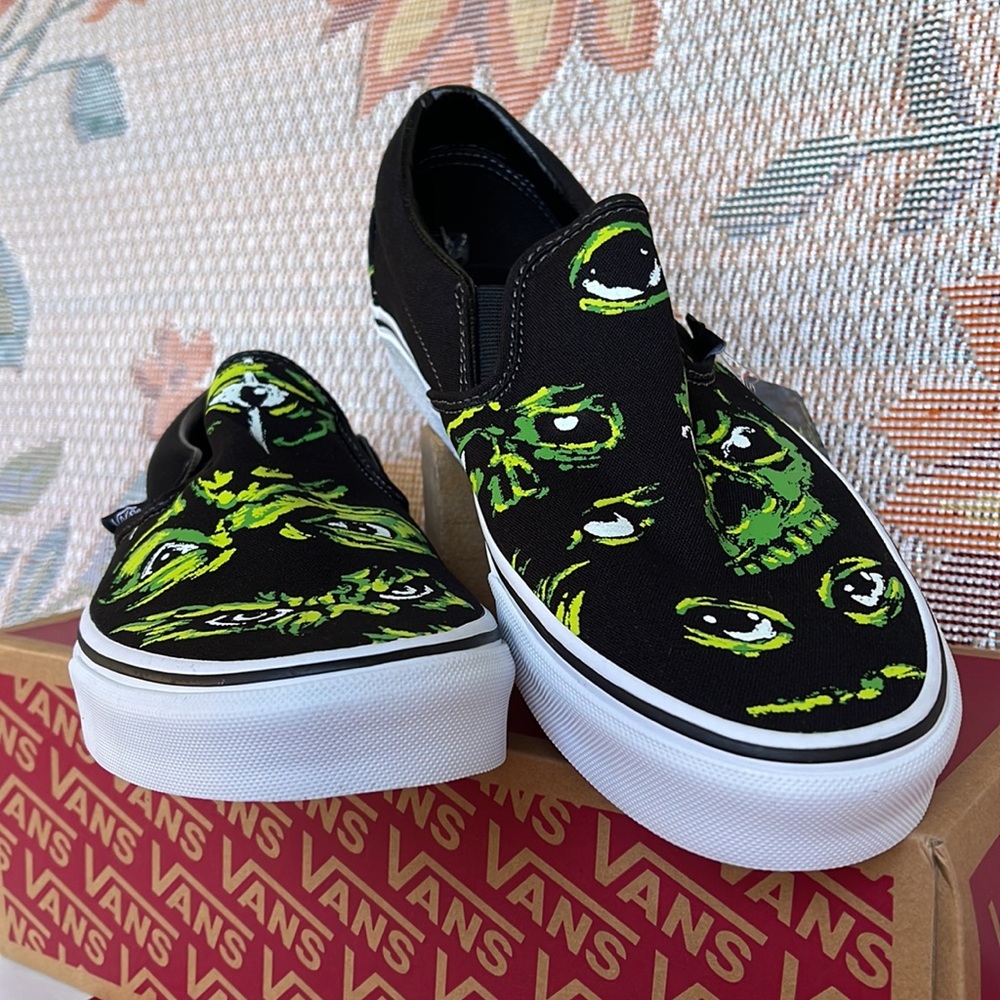 Vans Classic Slip-0n
Eyes In The Dark Black/Multi 
VINOA705DBML
WMNS sneakers - Picture 7 of 16